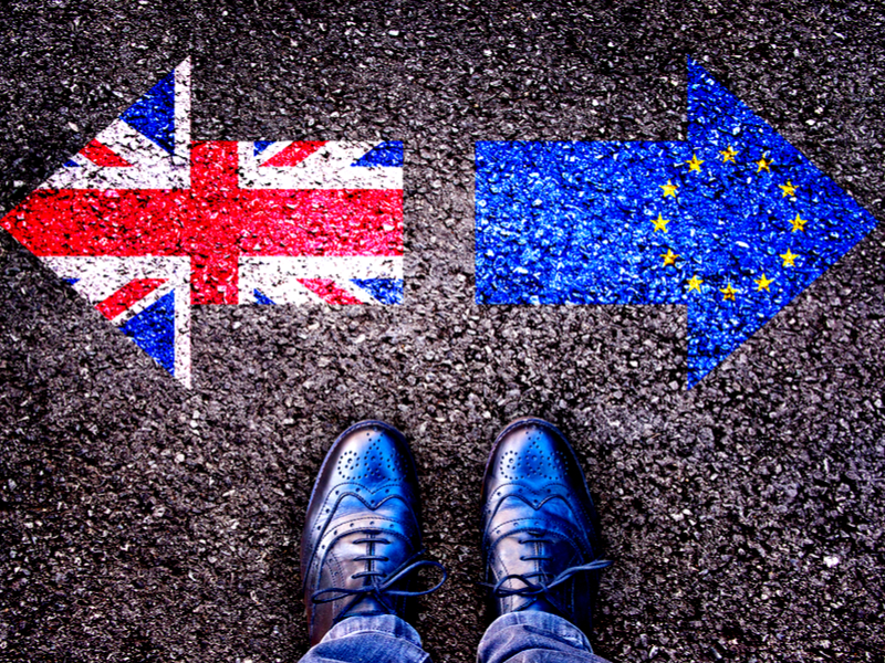 two arrows: United Kingdom or Europe