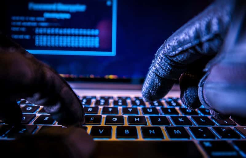 Hacker begeht Cyberangriff