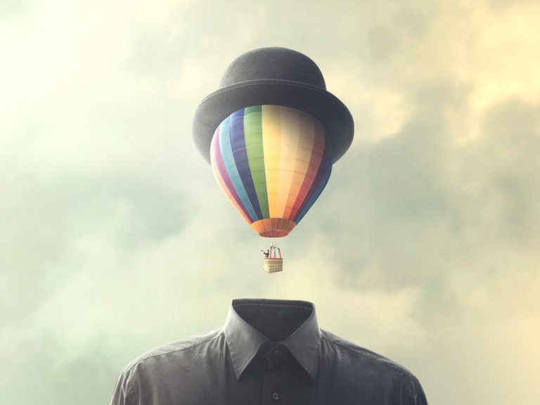silhouette d'homme dont le visage est représenté par une montgolfière colorée s'envolant et surmontée d'un chapeau